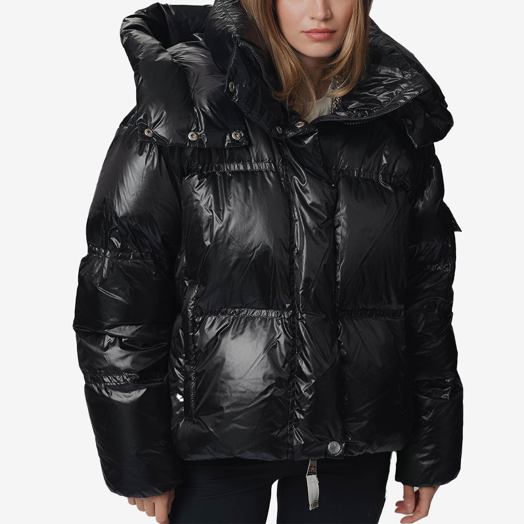 CAYA Debbie AW25 svart dunjacka för dam i klassisk design från pondues.shop