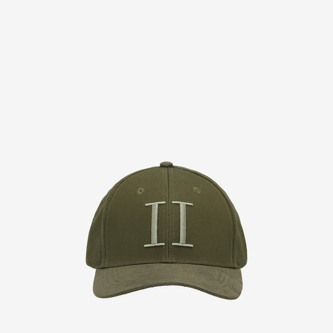 Les Deux Core Baseball Cap i Olive Night med broderad logotyp, tillverkad i bomull och justerbar passform.