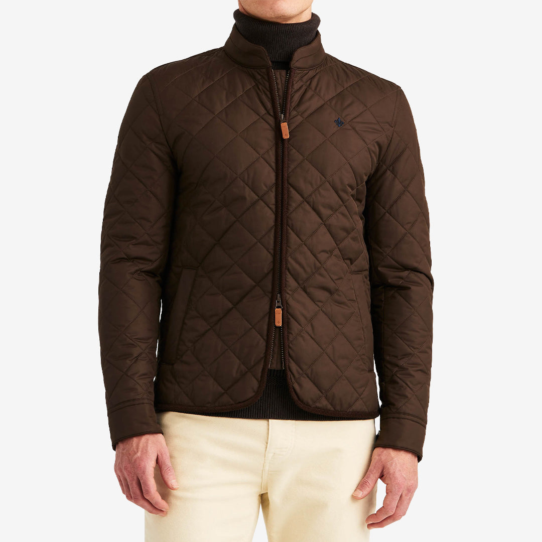 Morris Teddy Quilted Jacket i Brown med quiltade detaljer och mjuk teddykvalitet i 100 % polyester.