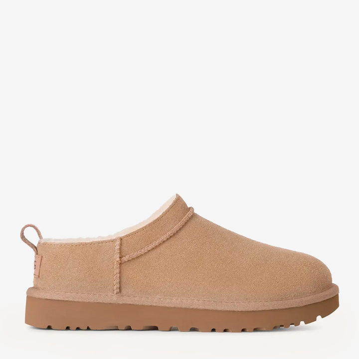 UGG Classic Micro damboots i mocka med lågt skaft och fårskinnsfoder
