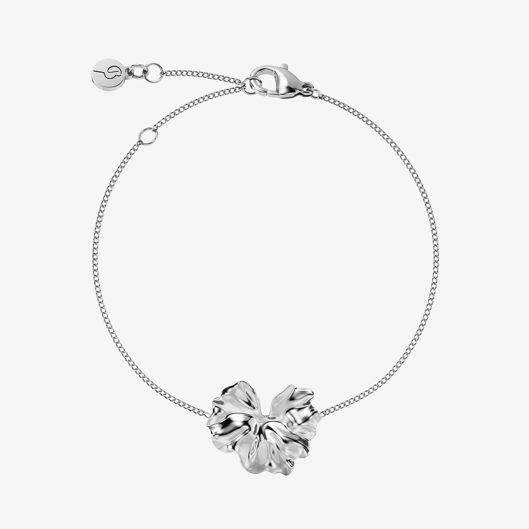 Gerana Bracelet Steel armband i blankt rostfritt stål med stiliserat blomblad