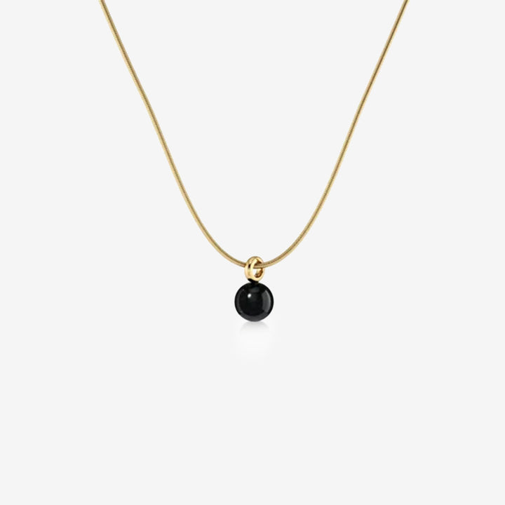 Guldpläterat halsband med rund svart onyx sten som hänge