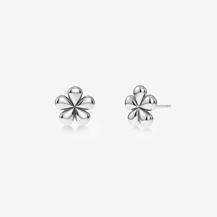 Små studs i rostfritt stål med tusensköna motiv i blank finish