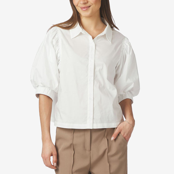 Neo Noir Etta Poplin Shirt i vitt med korta ballongärmar, krage och boxig passform för dam
