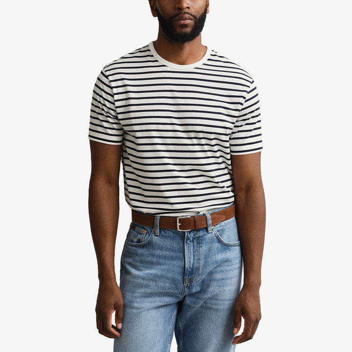 Randig Pima T-shirt från Gant i eggshell med kort ärm och rund hals