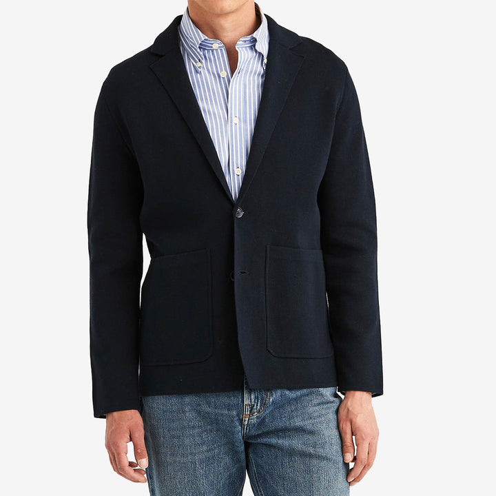 Morris Jake Knitted Blazer i Old Blue, stickad kavaj tillverkad i 100 % bomull med klassisk design.