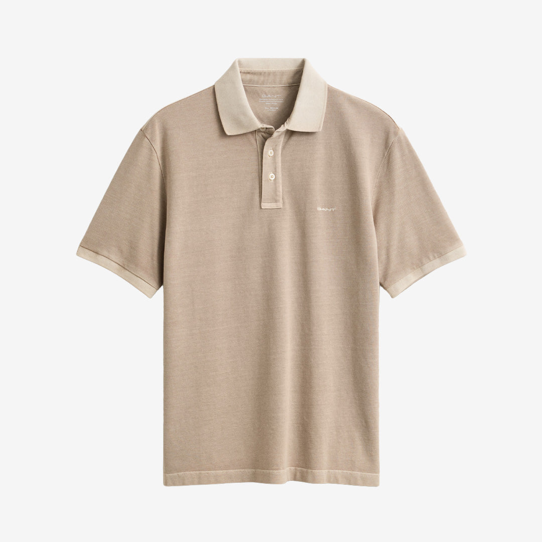 Kortärmad pikétröja i 100 % bomull i färgen oat beige med ribbad krage och knappslå