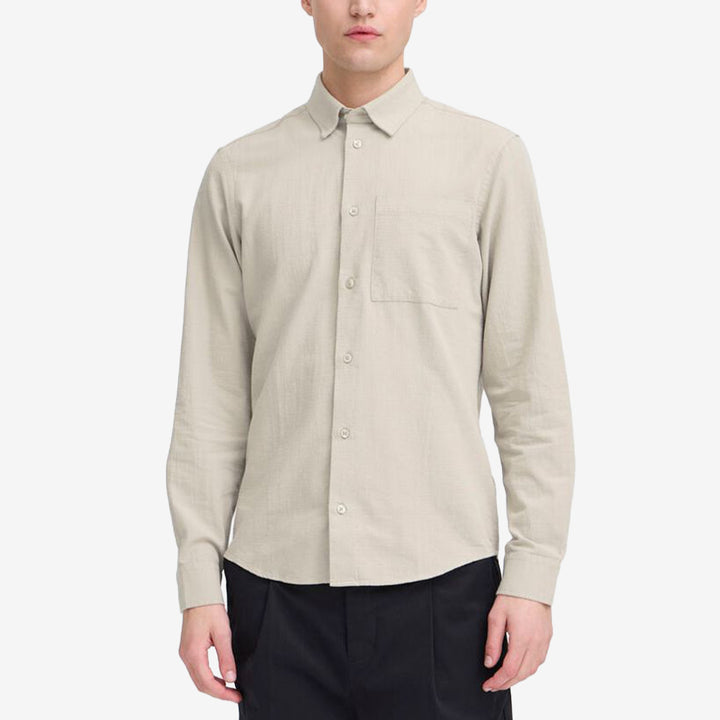 CFAABERG Structured Shirt i färgen Island Fossil med strukturerad yta