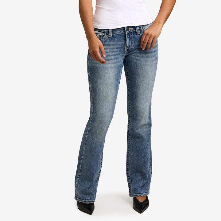True Religion Crystal Becca LR Bootcut jeans i medium wash från kollektion med Tilda Törnqvist