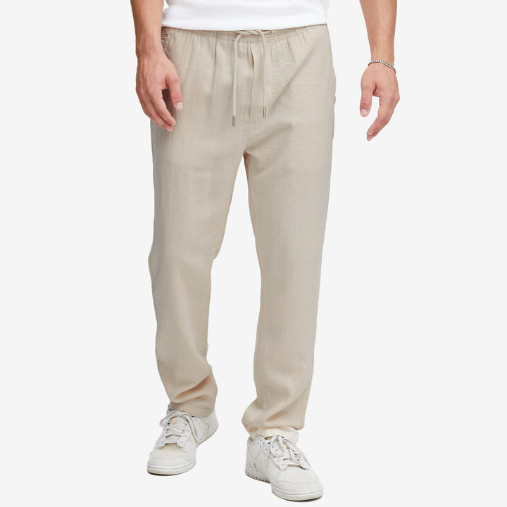 Linnebyxor från Solid i Beige med resår och dragsko, bekväm passform i lin- och viskosblandning