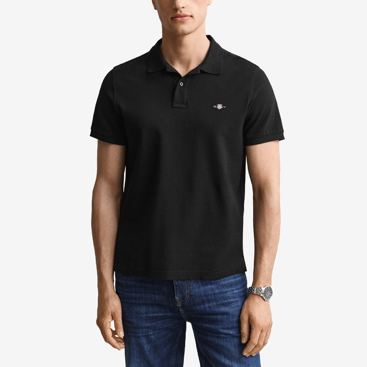 Gant Classic Regular Polo Shirt 2210 i Black med klassisk pikékrage för herr