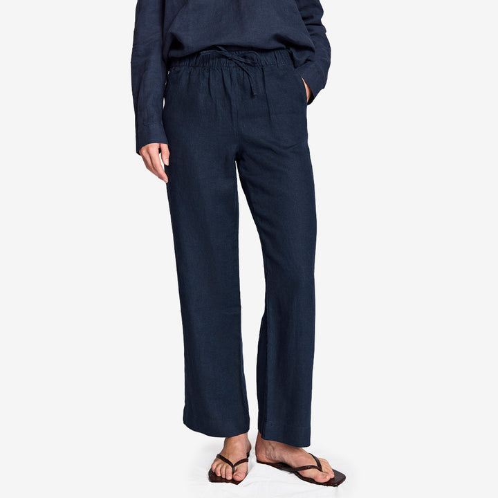 Navy casual byxor Betty i 100% linne med dragsko och framfickor