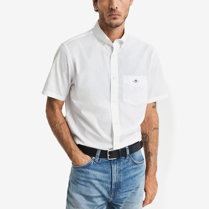 Gant Classic Poplin Short Sleeve Shirt 3000101 i White med bröstficka och kort ärm för herr