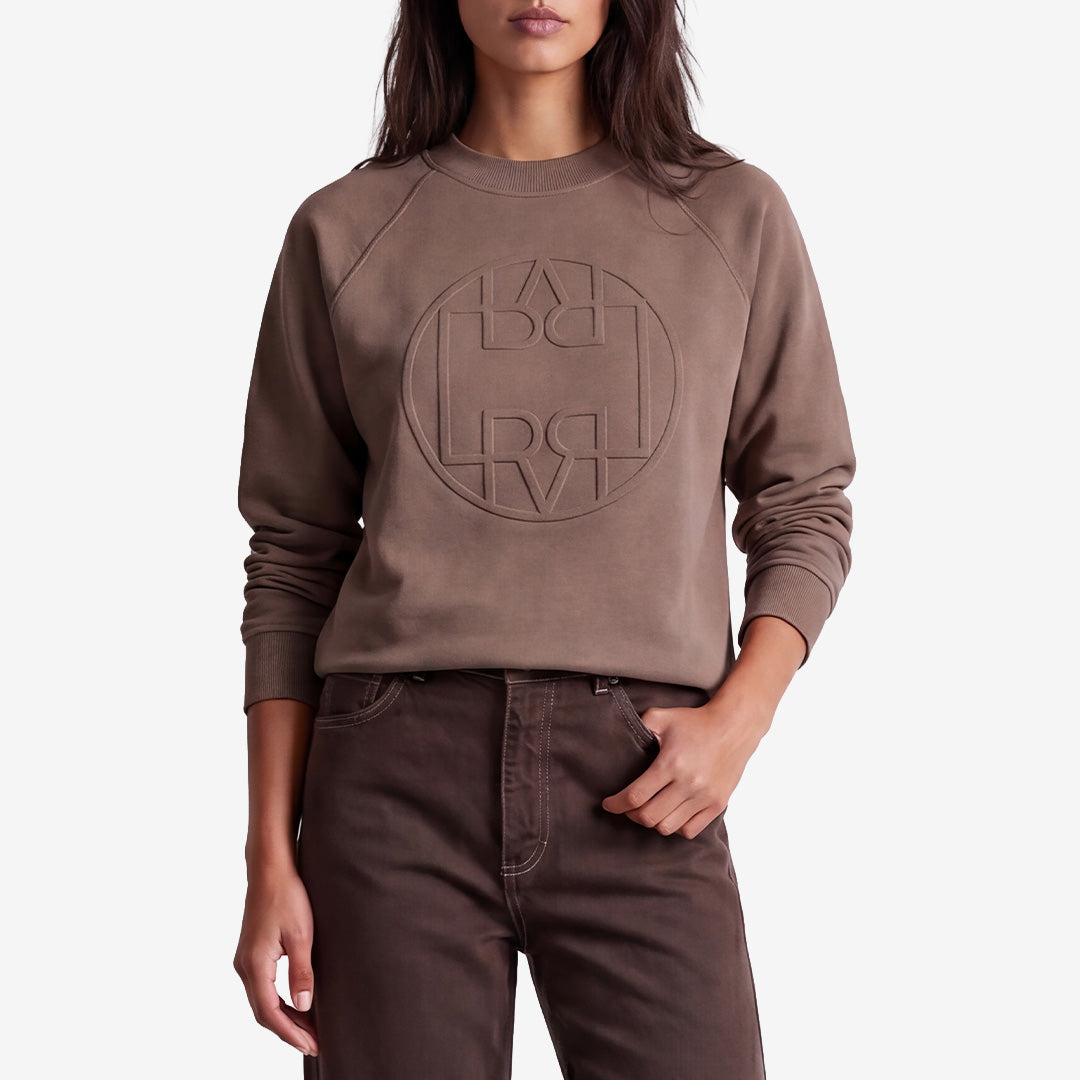 Levete Room 301591 LR-NUKA 11 sweatshirt i Chocolate Chip med rund hals och ton i ton-logga för dam