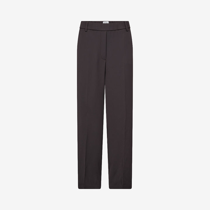 Levete Room LR-Omira 1 byxor för dam i After Dark i 100% återvunnen polyester med stilren och minimalistisk design.