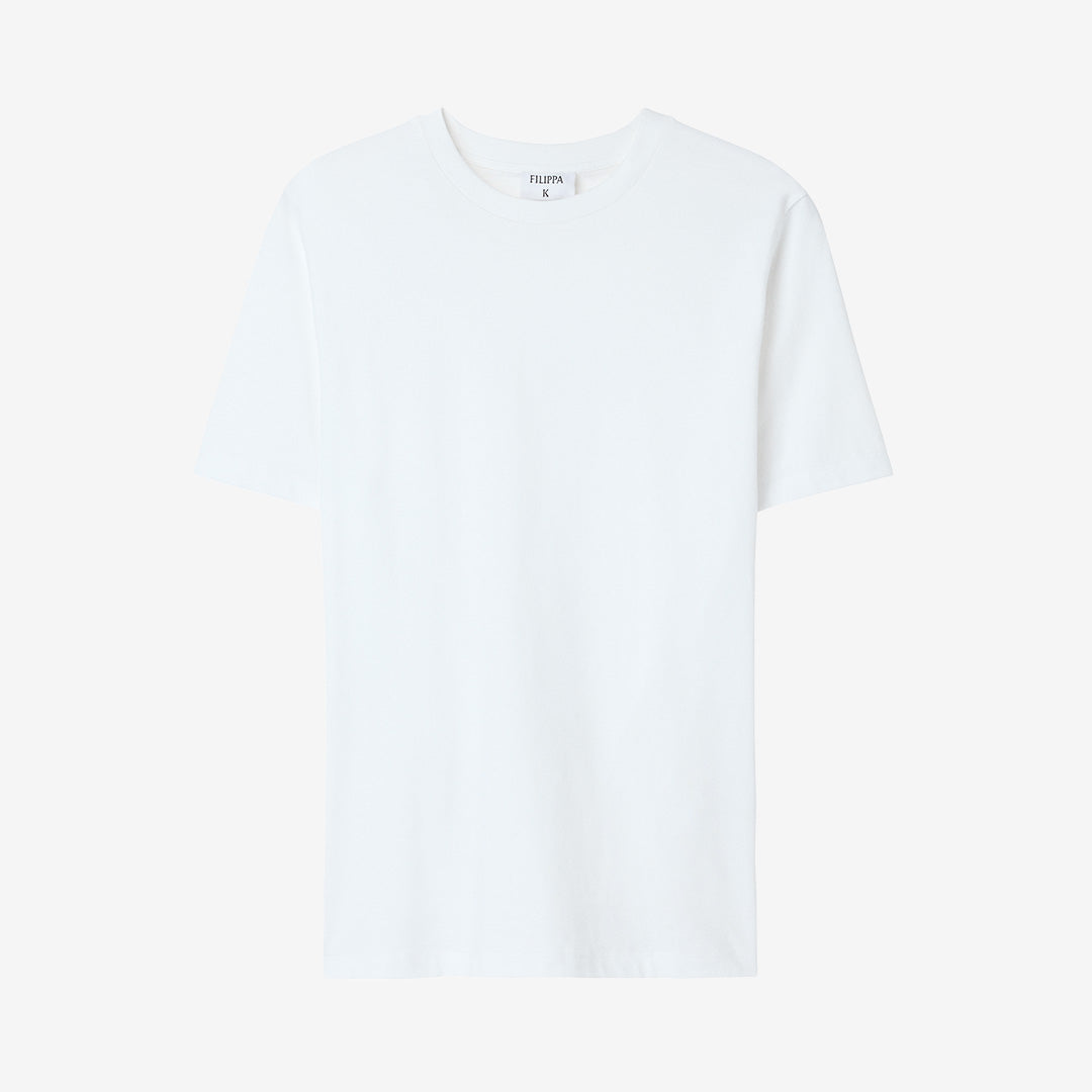 Filippa Tee i vit färg, T-shirt i 100% regenerativ bomull med rund hals och ribbad kant.
