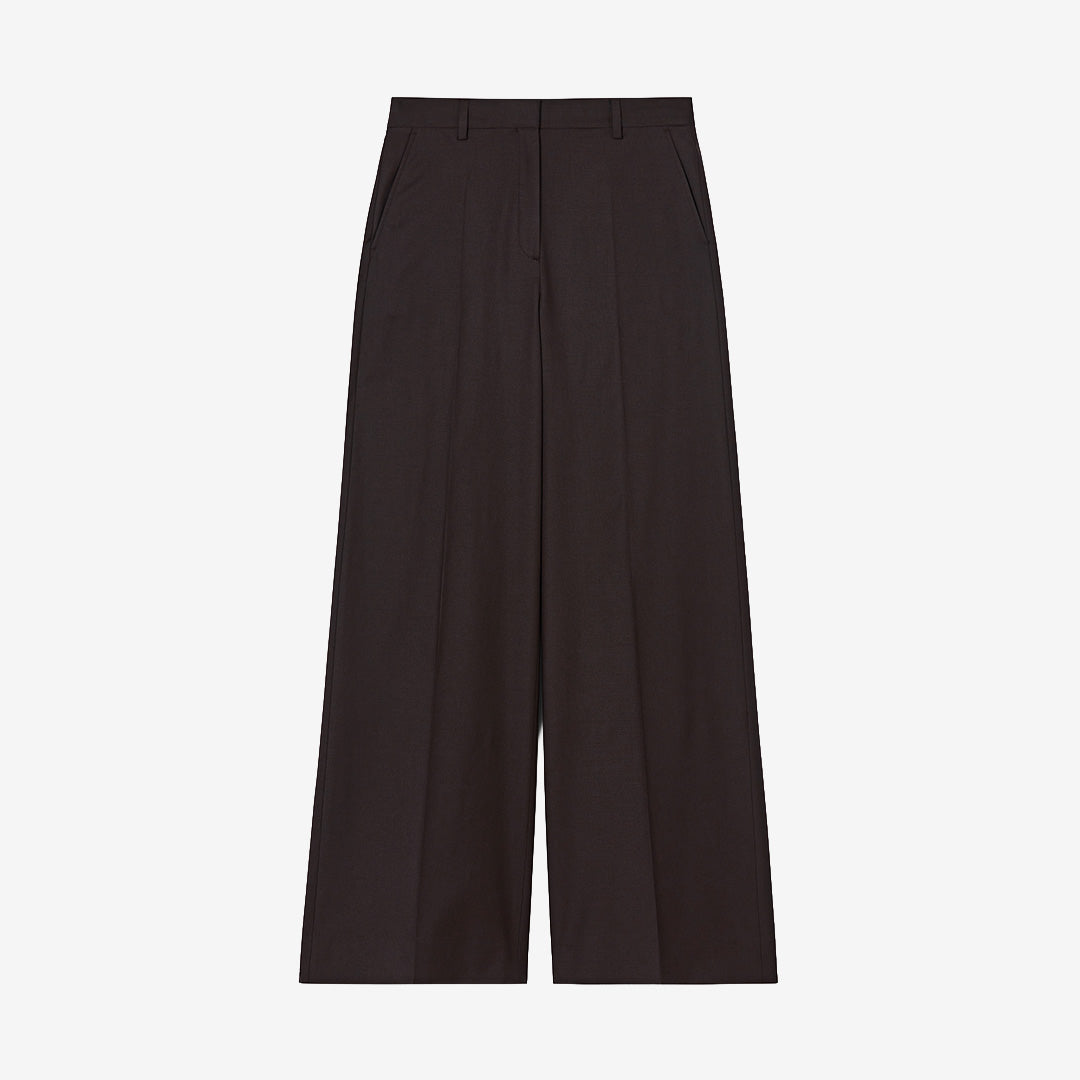 Filippa K Harlow Wool Trousers för dam i Dark Chocolate med skräddad passform, snedställda framfickor och klassiska kostymdetaljer.