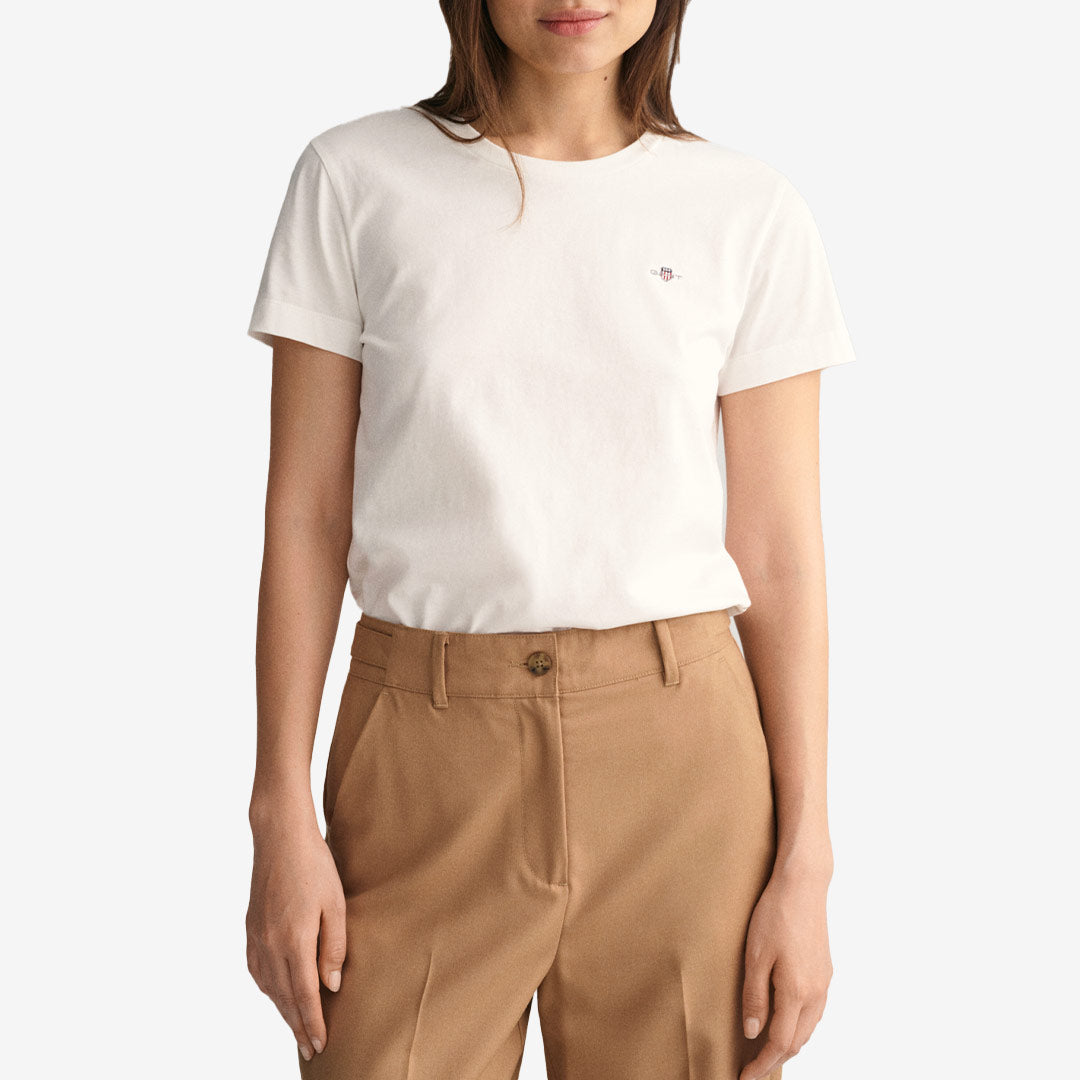 Gant Shield T-Shirt 4200200 i White med rund hals och broderad logotyp för dam