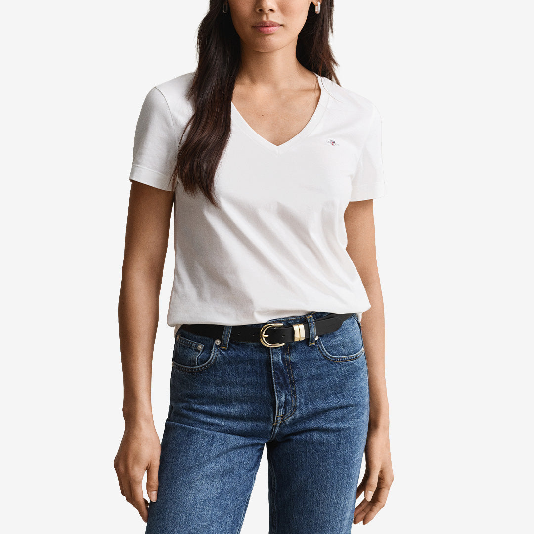Gant Shield V-Neck T-Shirt 4200750 i White med V-ringning och broderad logotyp för dam