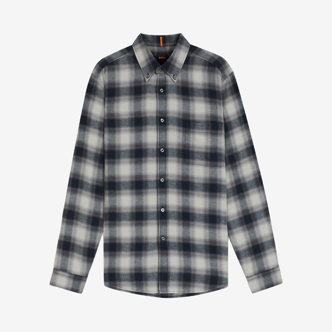 Herrskjorta Rickert_M i regular fit i mjuk bomullsflanell i färgen open grey med button-down-krage och bröstficka från BOSS Men Orange.
