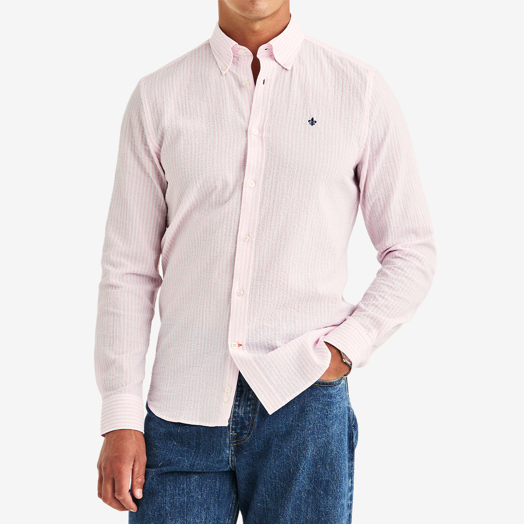 Morris Seersucker Shirt slim fit Light Pink i 99% bomull/1% elastan, krusad och luftig sommarkänsla