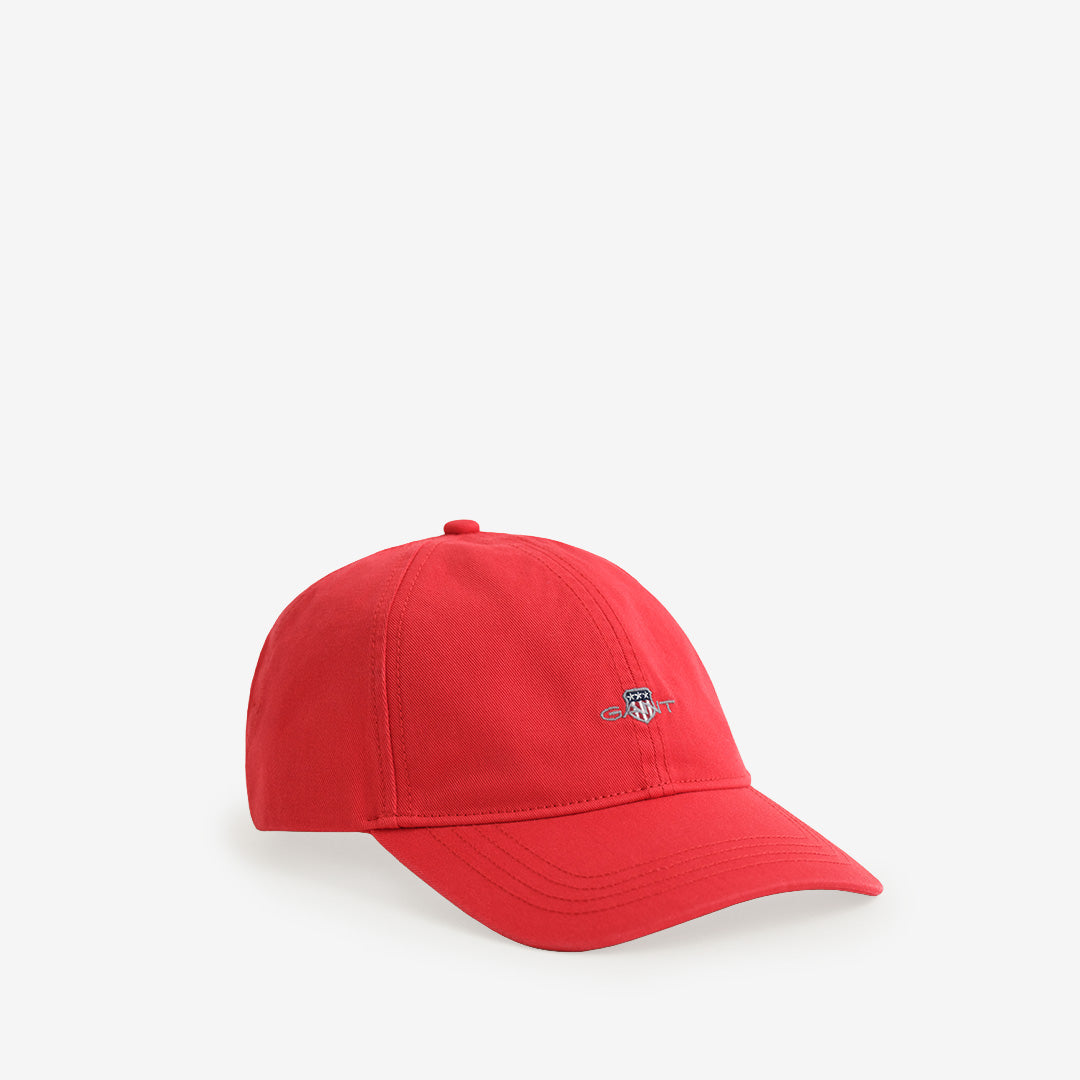 Sexpanelskeps från Gant i rose red med broderad shield-logotyp och justerbar rem