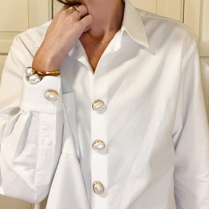 The Shoelace Brand Andrea asymmetric pearl button charm gold dam