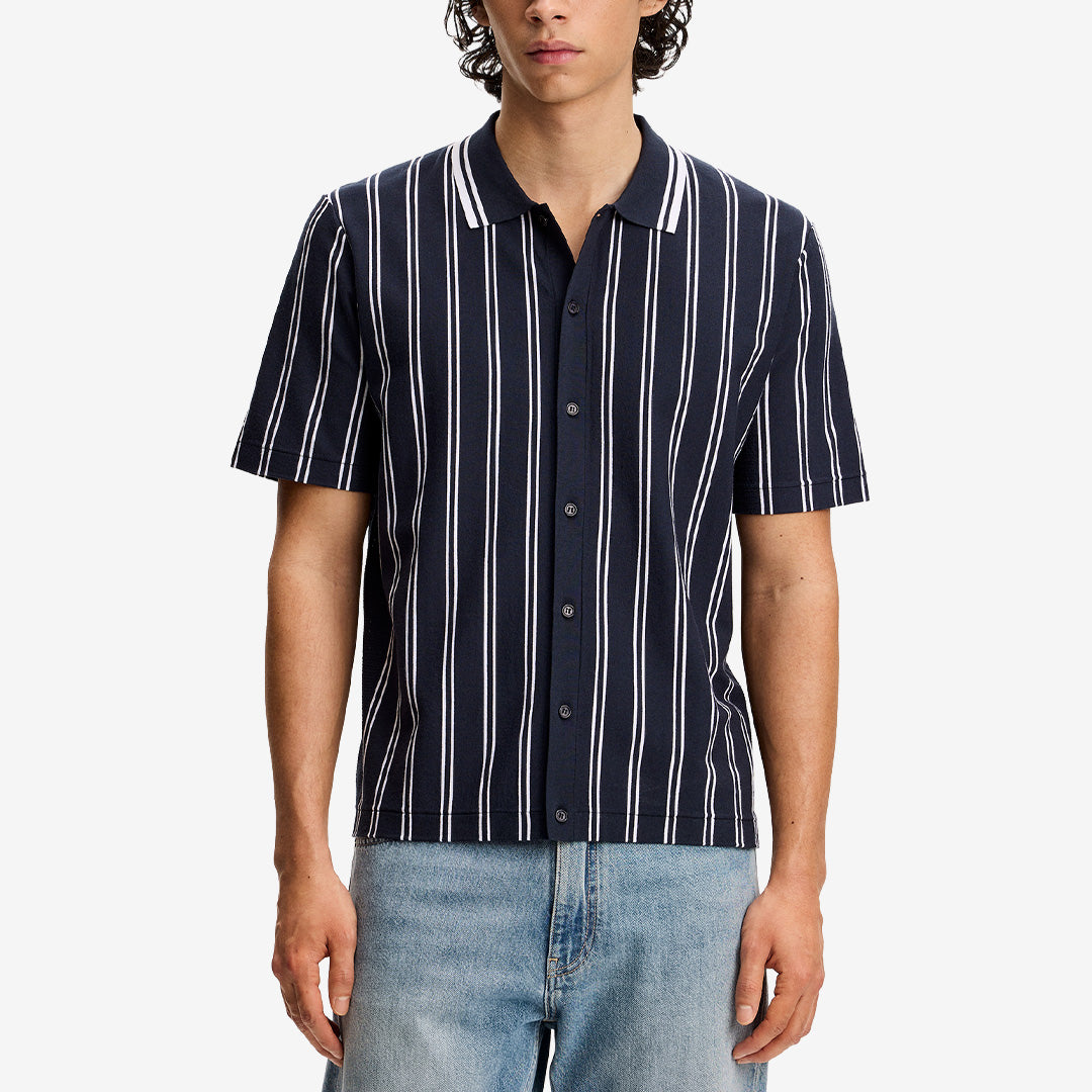 Rue Knit SS Shirt i återvunnen polyester och viskos, färg Navy, modell BMKW15439