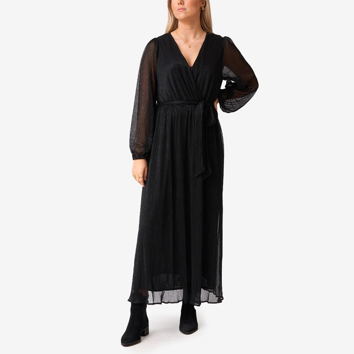 Svart klänning med glitterdetaljer, modell CH25AW20 – perfekt för fest