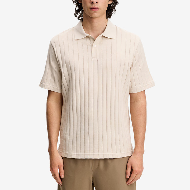 J. Lindeberg FMJT15737 Simon Stripe Polo i Moonbeam med randig design och pikékrage i bomull för herr