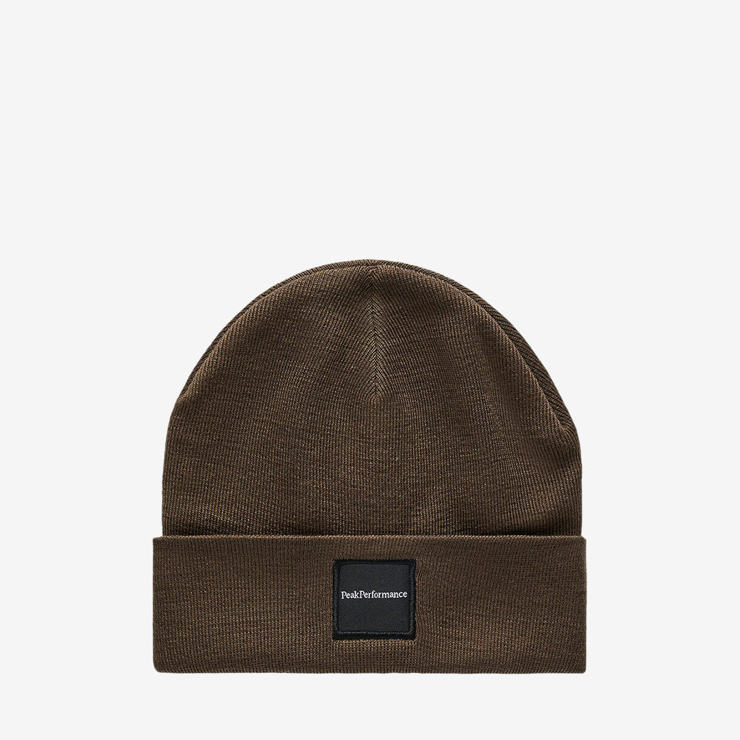 Peak Performance Switch Hat mössa i brun färg med uppvikt kant och subtil logobrodering.