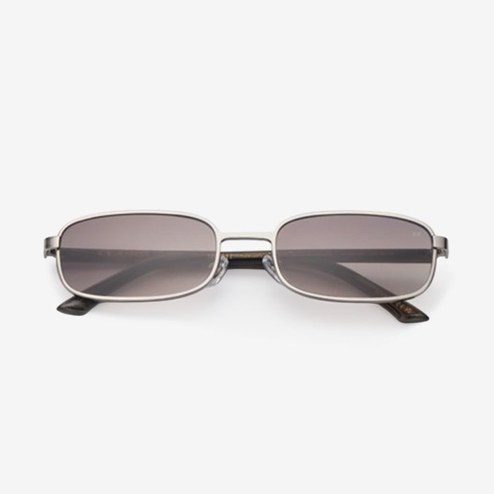 NOAH Silver Striped Horn unisex-solglasögon med silverfärgad randig hornram