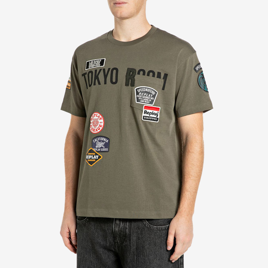 Replay M13MA T-Shirt herr Ivy Green med grafiska märken och bröstficka