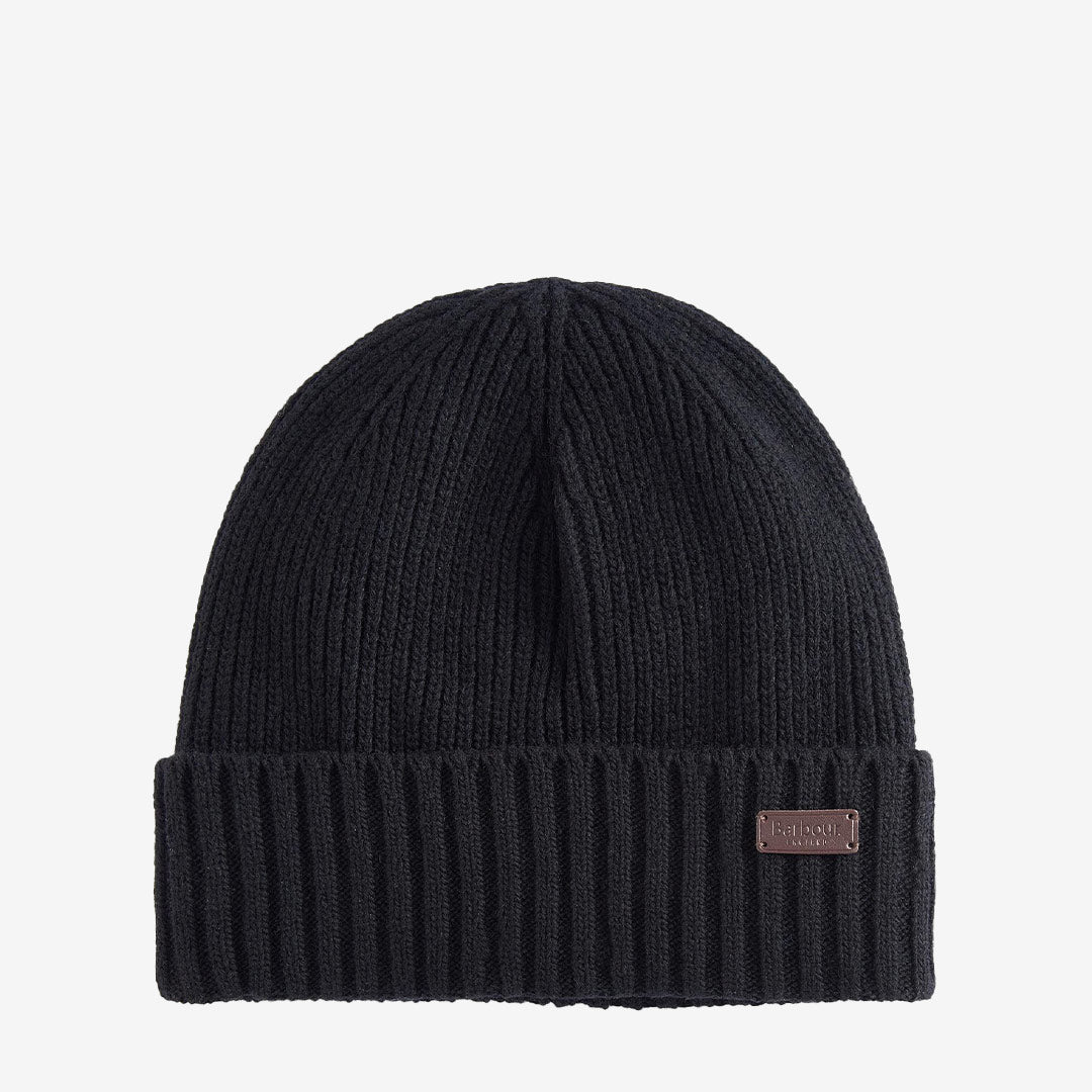 Barbour Carlton Beanie Hat mössa i Black med ullblandning, mjukt fleecefoder och diskret Barbour-märkning.