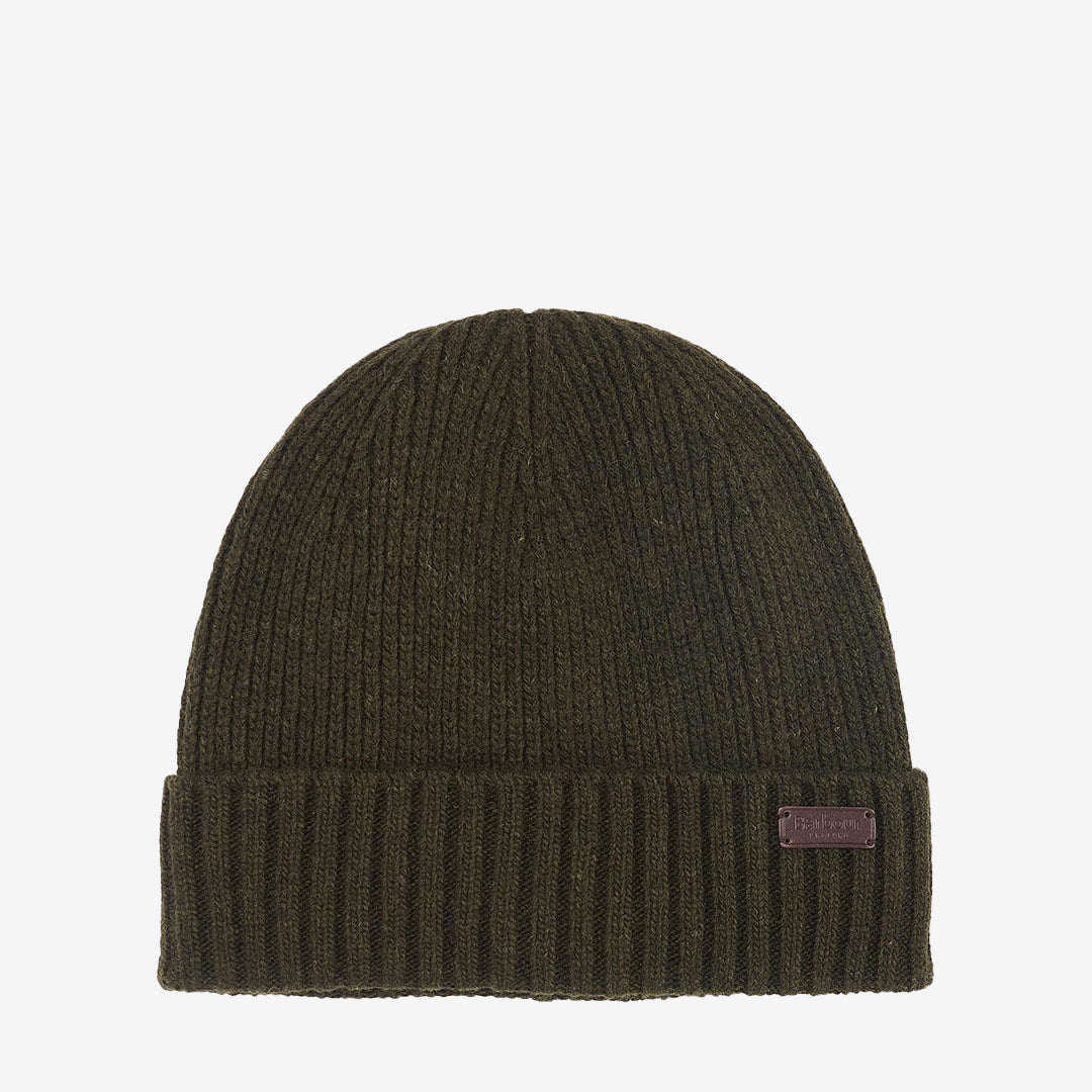 Barbour Carlton Beanie Hat mössa i Dark Green med ullblandning, mjukt fleecefoder och diskret Barbour-märkning.