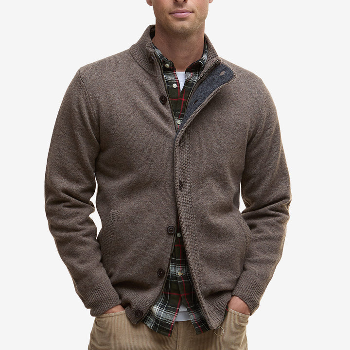 Barbour Essential Patch Zip Through stickad tröja i Dark Stone med dragkedja och armbågslappar i Alcantara och läder.