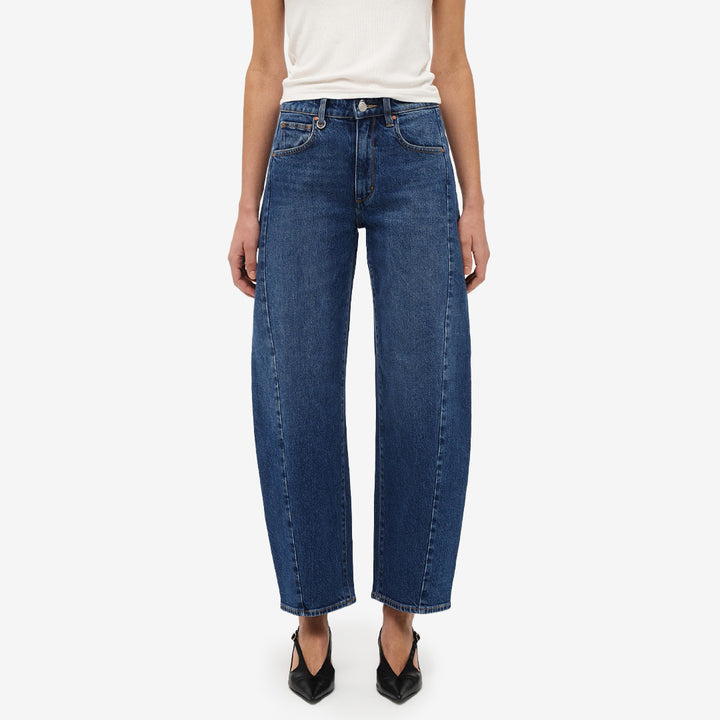 Neuw N52J62 Amber Barrel Iris jeans i mid vintage indigo med barrel-passform för dam