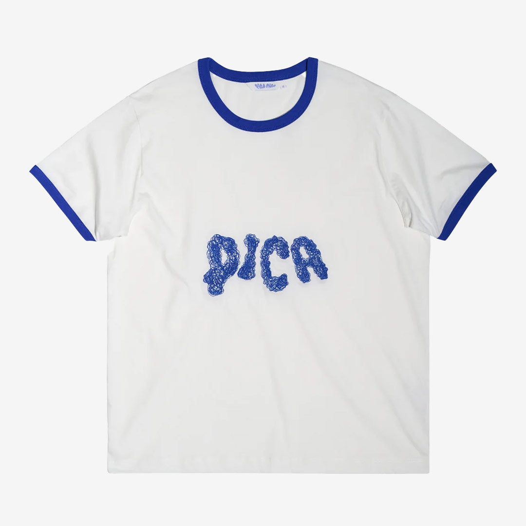 Pica Pica Pica Blobb ribb t shirt vit med blå krage grafiskt tryck