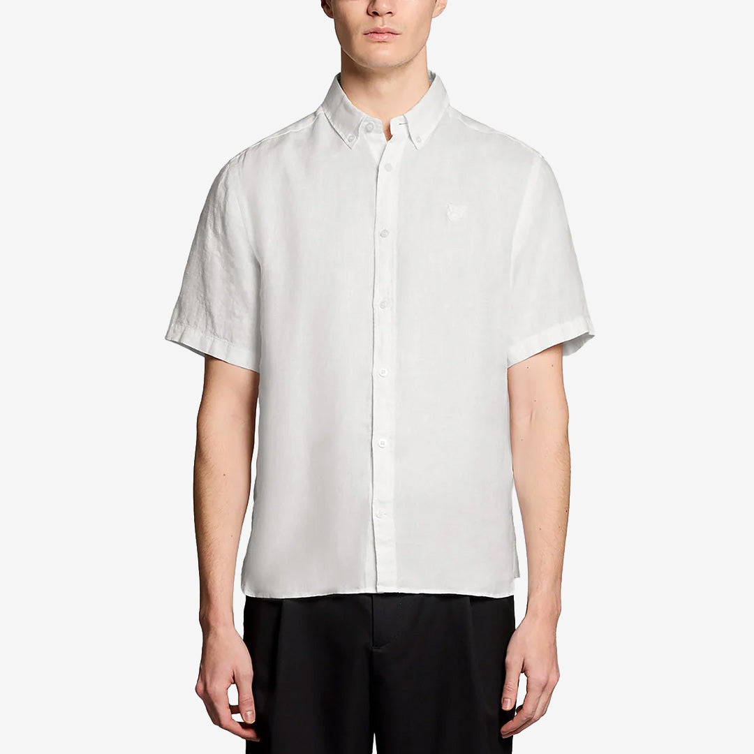 Lyle & Scott SW2449V Short Sleeve Linen Shirt i White med kort ärm och 100% linne för herr