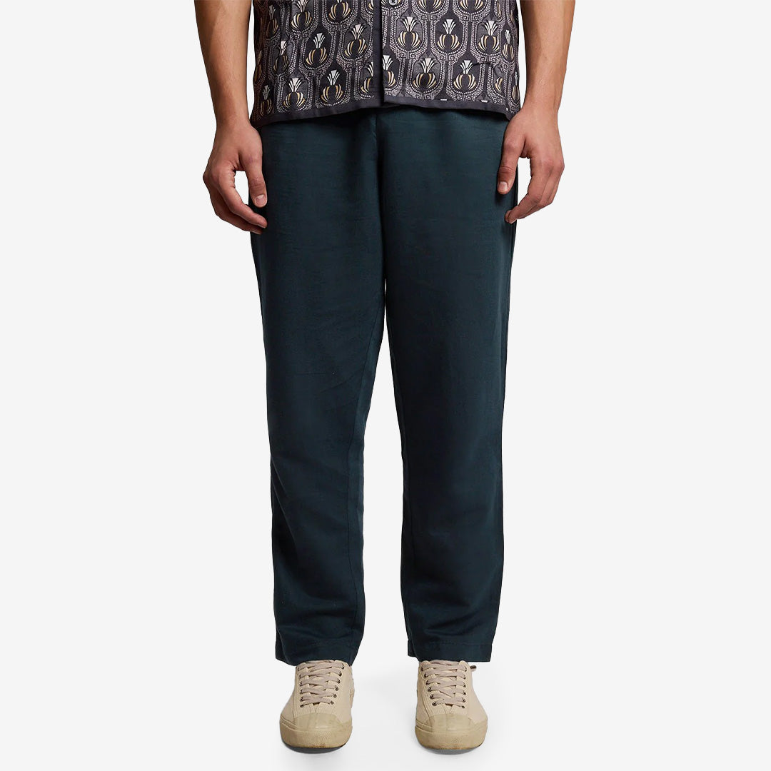 Lyle & Scott TR2441V Relaxed Linen Trouser i Carbon med avslappnad passform och linneblandning för herr