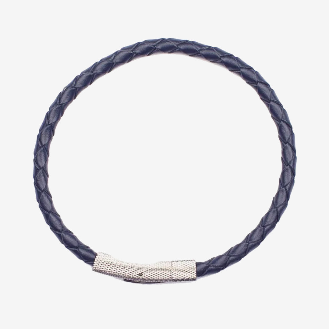 Blått flätat läderarmband i kalvläder från 7East med spänne i borstat rostfritt stål modell M120B